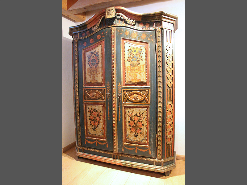 Bauernschrank bemalt